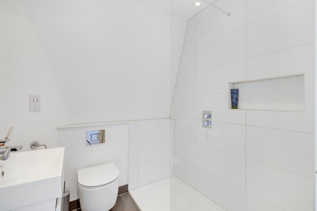 Modern 1 Bedroom Flat In Battersea London Eksteriør bilde